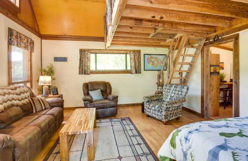 Cozy Georgia Abode with Deck, Fire Pit and Lake Access - Foto 6