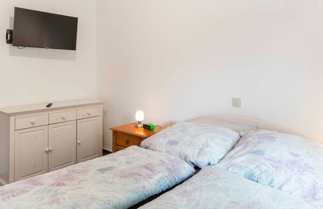 Serene Holiday Home in Naumburg near River - Foto 2