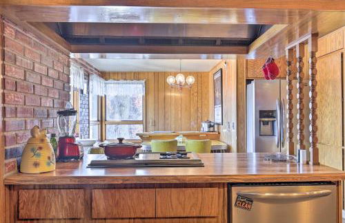 Retro Rhinelander Lake Retreat with Fire Pit! - Foto 12