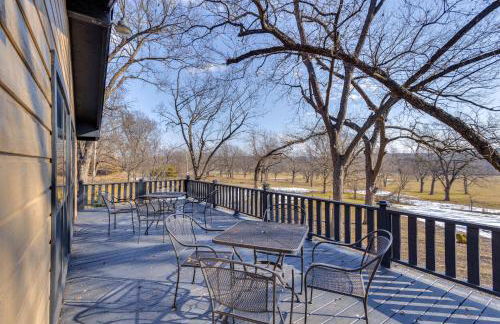 Hike, Fish and Explore Family Cabin in Sulphur! - Foto 2