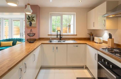 Luxurious 4 Dbl Bedroom house- home away from home - Foto 13