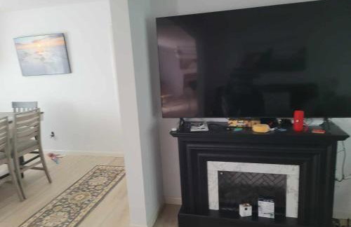 Spacious 4BR Home w Pool • Family Friendly - Foto 15