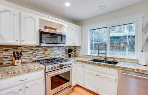 3 Mi to Old Mill District Family Retreat with Yard - Foto 10