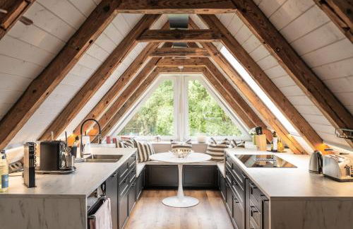 Traumhafte Ferienwohnung am Park, großer Balkon, voll ausgestattete Küche, Schreibtisch, WiFi, Smart TV, Carport, Wallbox, Fahrräder - Foto 1