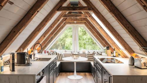 Traumhafte Ferienwohnung am Park, großer Balkon, voll ausgestattete Küche, Schreibtisch, WiFi, Smart TV, Carport, Wallbox, Fahrräder - Foto 1