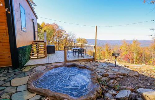 Blooming Redbud Treehouse with private hot tub - Foto 2