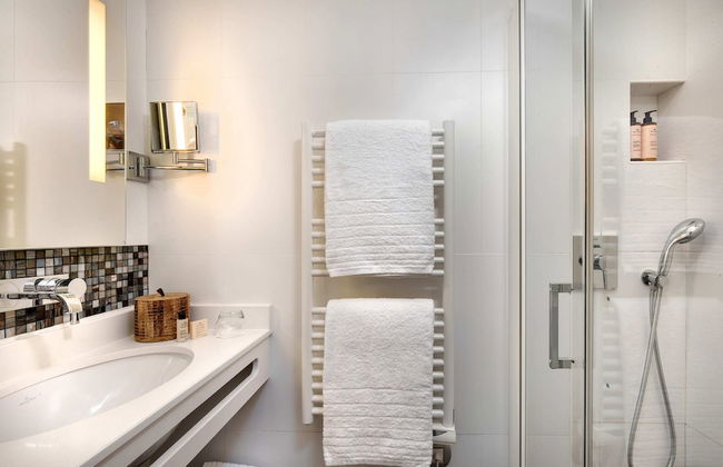 Serotel Suites - Photo 22