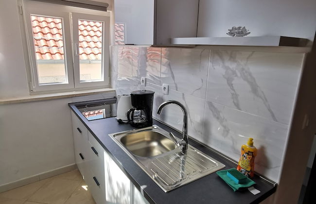 M & J Central Suites - Photo 8