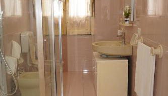 Apartment with terrace in the city centre of Zafferana Etnea - Foto 4, towels, Shower