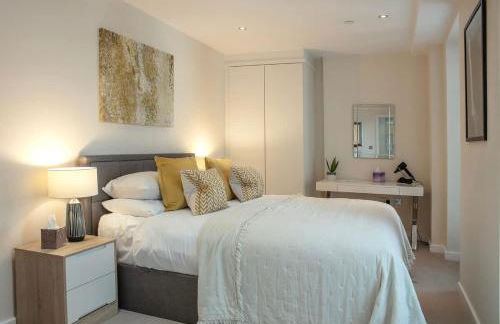 Westminster 2 bed 2 bath apartment with Air-Con - Photo 14