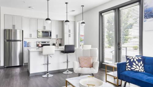 Bright & Cozy 2BR Retreat w Parking Broad Ripple - Foto 5