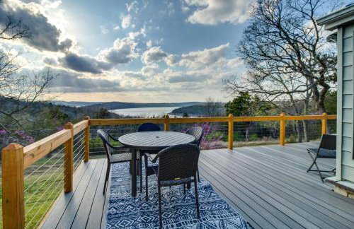 Henderson Cabin with Deck and Scenic Lake Views! - Foto 1