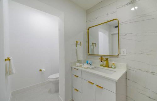 4BR North Miami Villa with Pool Patio Ping Pong - Foto 19