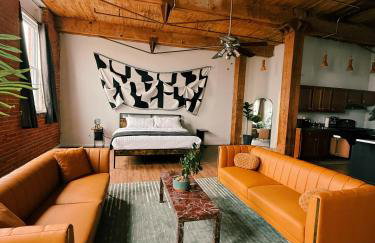 420 friendly Artsy walk Riverfront Loft King Bed - Foto 24