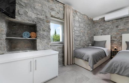 Awesome Home In Lakmartin - Photo 17