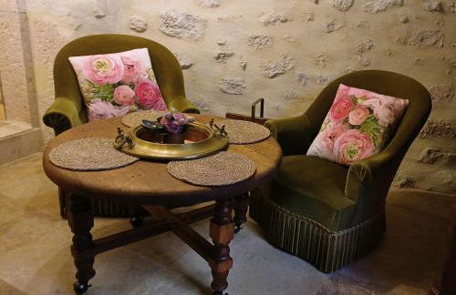 LA GARDE ADHEMAR, L'escalier Médiéval - Photo 16