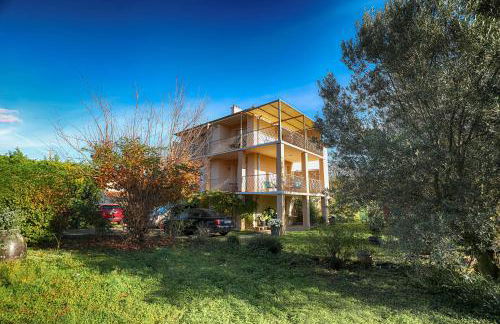 CONDRIEU appartement 1 er et parking voiture vélo - Foto 3