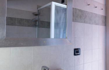 EnjoyIseoLake - La Villetta - Casa vacanze perfetta con giardino, vista lago e piscina - Photo 25