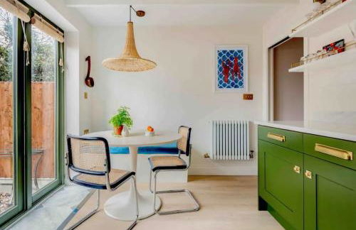 Spring Stays Cosy 2-Bed Residence with Free Parking - Foto 19