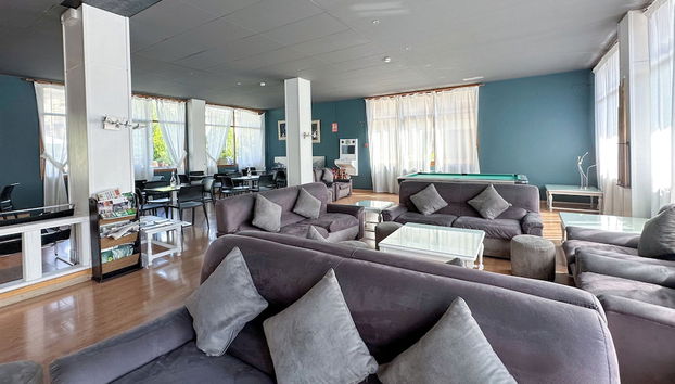 Coin salon dans le hall