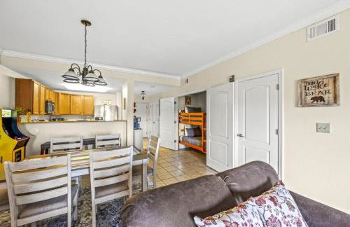 Smoky Mountain View Condo- Hot Tub, Indoor Pool, Walking Path, Playground - Foto 35