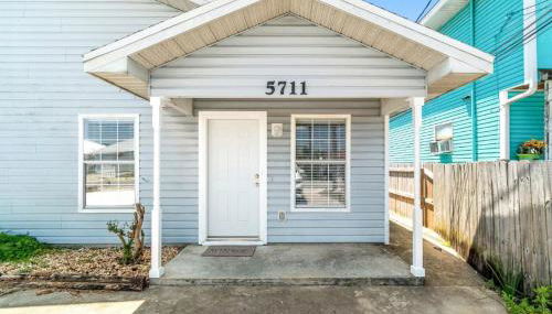 Tropical Gem/5 min beach walk - Foto 5