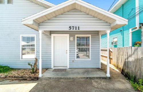 Tropical Gem/5 min beach walk - Foto 5