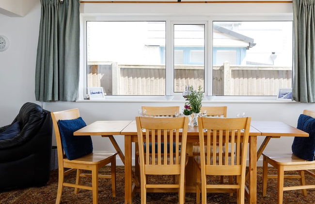 Sunny Seafront Chalet - Sleeps 6 - Photo 12