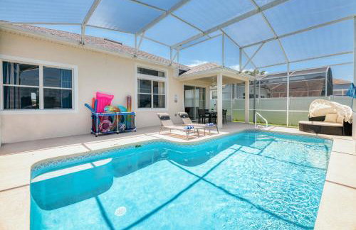 Stylish Retreat with Pool near The Parks - Foto 21