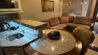 Flat Luxo 3010 com banheira Mountain Village Laje de Pedra Canela - Foto 1