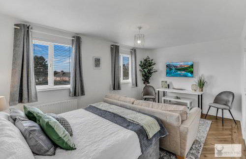 Spacious Whitwick Stay 3-Story House - Photo 6