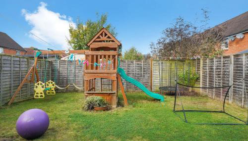 3 BR 5 Beds 3 Bath Private Garden Parking x2 Ideal for Family & Work Stays - Foto 5, Garden