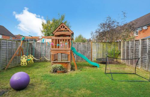 3 BR 5 Beds 3 Bath Private Garden Parking x2 Ideal for Family & Work Stays - Foto 5