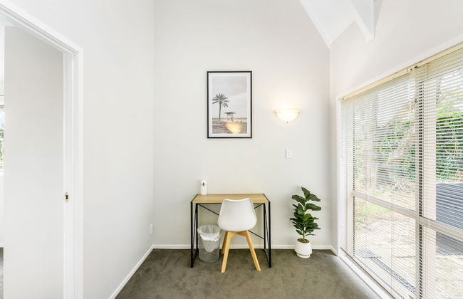 A Home away from Home - Netflix -Parking - Foto 41