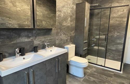 Large Luxury Home in Solihull - Sleeps 14 near NEC & BHX - Foto 34