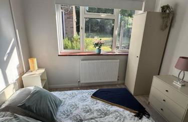 Spacious 3 bed garden & parking - Foto 24