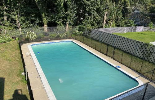 Elegant New England Home with Private Pool - Foto 1