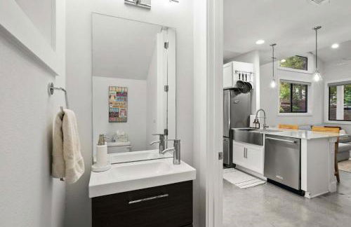 East Side Haven - Blocks from Local Food Legends - Foto 16