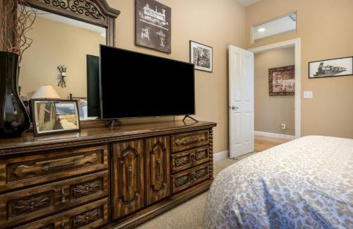 Cozy foothills home - Photo 46