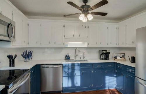 5min drive to AN Golf Club l Pet-Friendly l Big Backyard, BBQ & Fun Activities - Foto 39