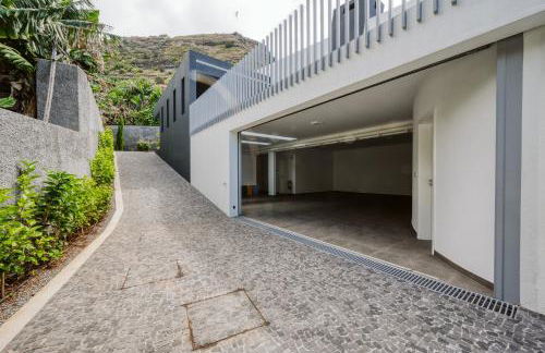 Vila Aguarelas with pool by Stay Madeira Island - Foto 46