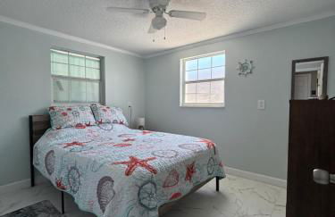 Gorgeous Seaside Seashell Cottage! - Photo 22