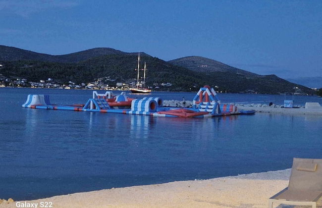 Coastal Apartment - Sleeps 6, Balcony & Parking - Foto 43