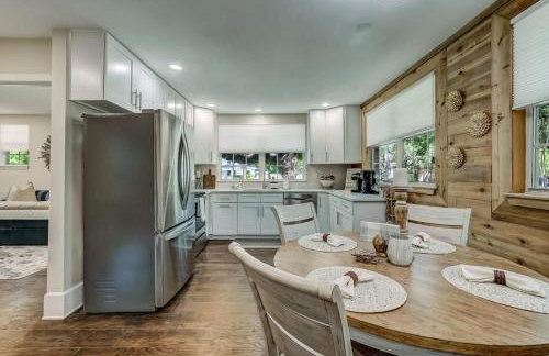 Cozy Riverside Villa - Walkable to Bars & Restaurants - Foto 6