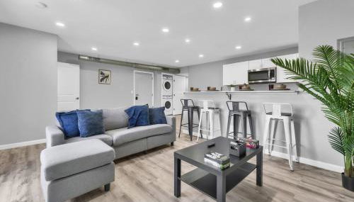 Bright 2BR Condo Near Restaurants and Entertainment - Foto 5