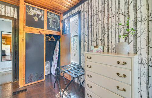 Pine Chateau Guest Cabin with Mtn Views and Sauna! - Photo 15