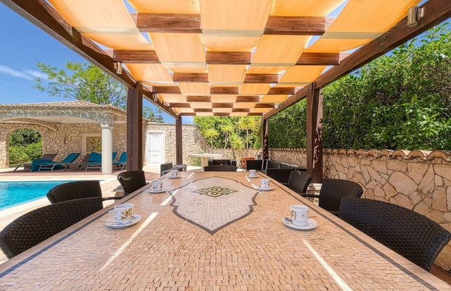 Golfinhos Magnificent Spacious 5 Bedroom Villa - Foto 57