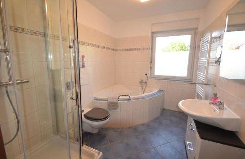 Bliss Place - 1R Premium Apartment - Kingsize Bett, Smart TV, Küche, Balkon, Waschkeller - Foto 13