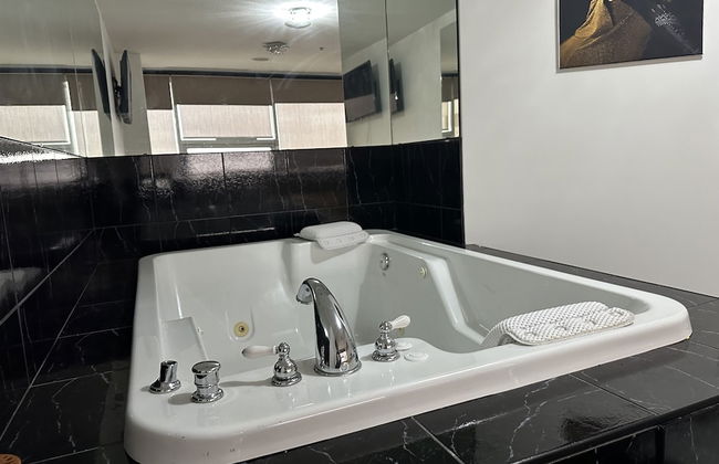 LUXURY DOWNTOWN CONDO TWO BEDROOM - Photo 25