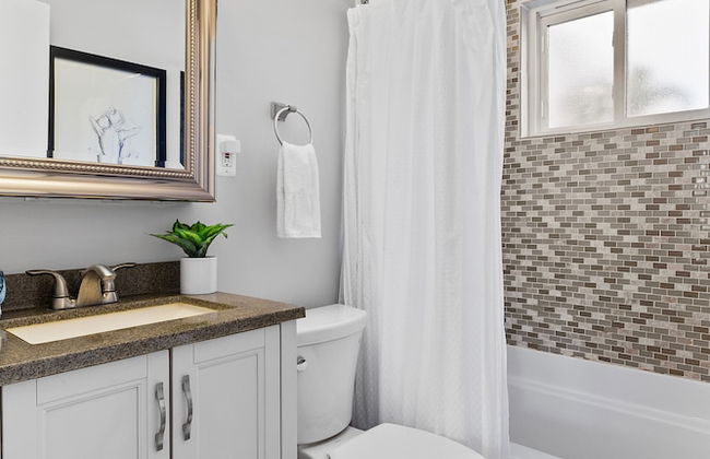 Metropolitan Escape I JZ Vacation Rentals - Photo 20